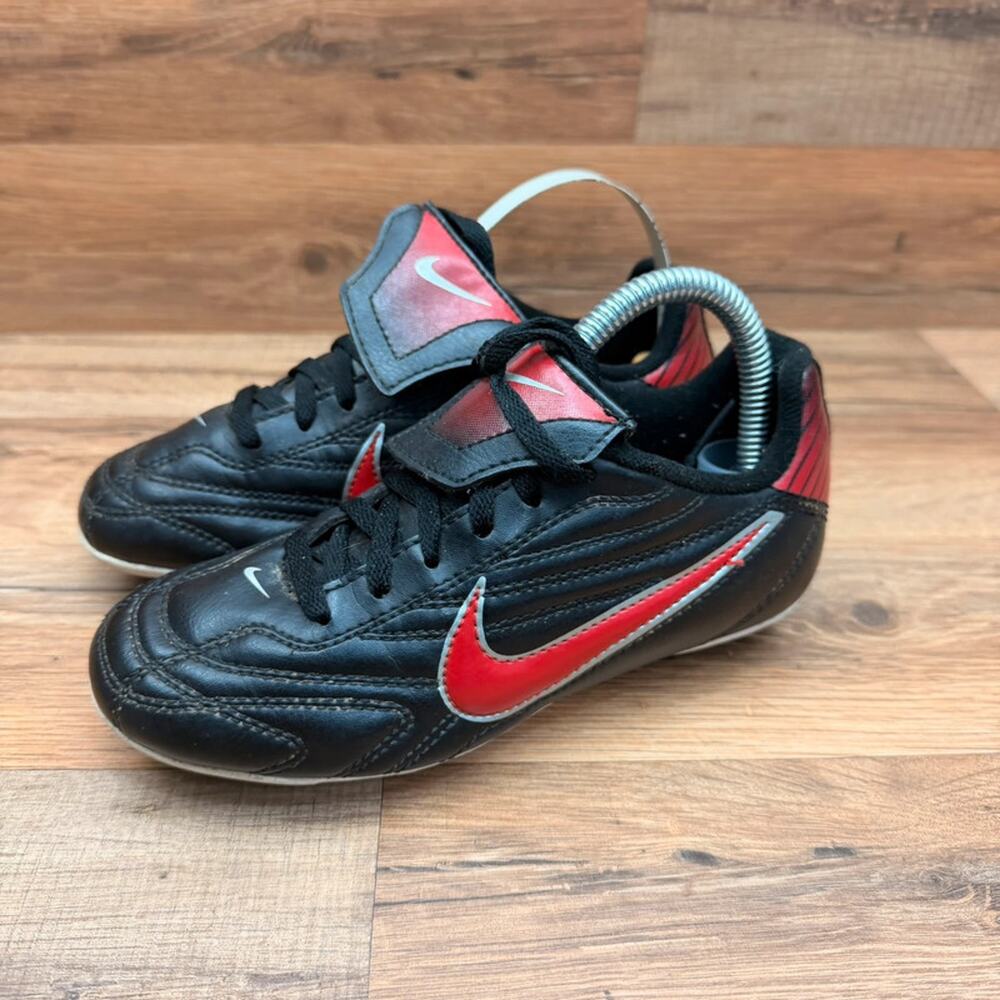 Vintage Nike Tiempo 750 size 13C Versatract Soccer Cleats Black Red Leather